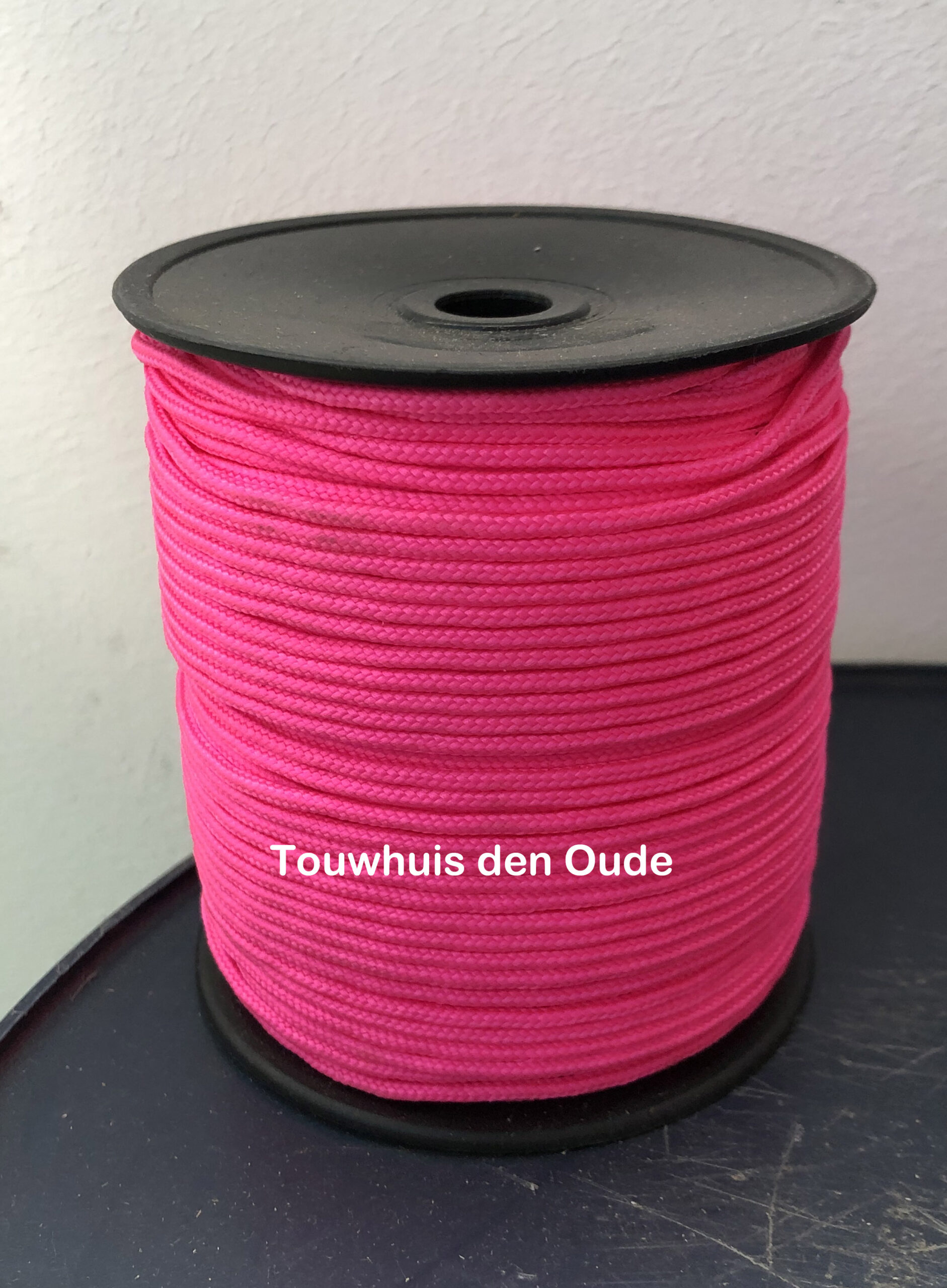 https://touwhuisdenoude.nl/wp-content/uploads/2021/03/paracord-roze-scaled.jpg